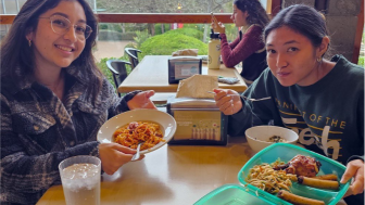 students using reusable food container boxes