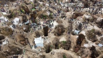 SRSG visits coltan mine in Rubaya DRC