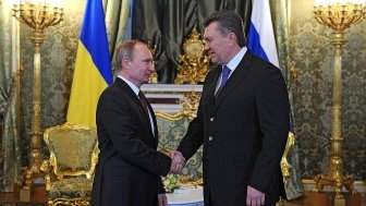 image: putin yanukovych