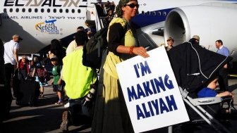  New North American Jewish immigrants making Aliya in Ben Gurion Airport