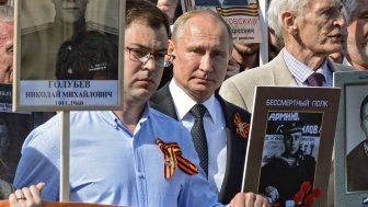 Putin marching for the immortal regiment