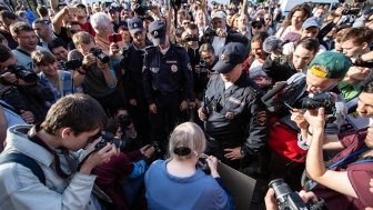 RUSSIA / SAINT PETERSBURG / 2019 JUN 23 / Supporters of detained journalist Ivan Golunov. policeman talks with old women around journalists