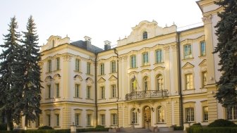 Facade of Klovsky palace