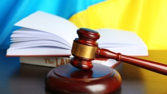 Gavel and Ukrainian flag