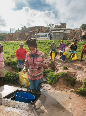 Fenosoa, like many who live in the Amoron’Akona neighborhood, works by supplying dozens of households and businesses with well water in Amoron ‘Akona, Antananarivo, Madagascar