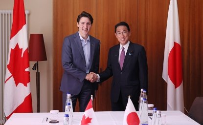 Fumio_Kishida_met_with_Justin_Trudeau_at_the_G7_Schloss_Elmau_Summit