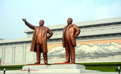 Statues of Kim family