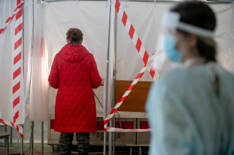 Voting in Russia for the constitutional amendments during COVID