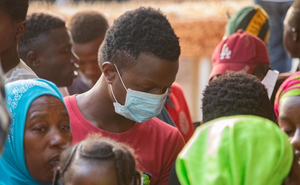 Image - People take precautions in Mali against COVID-19