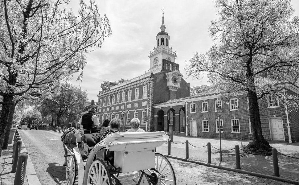 Independence Hall in black & white