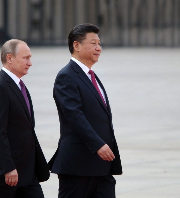 Russian President Vladimir Putin and Chinese President Xi Jinping walking side by side