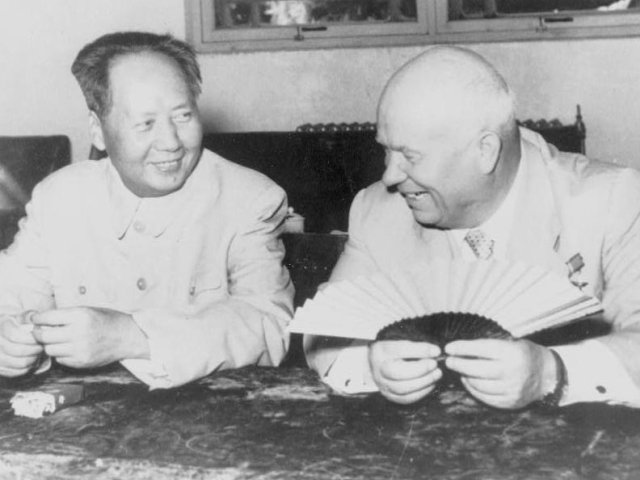 Mao Zedong faces Nikita Khrushchev in 1958.