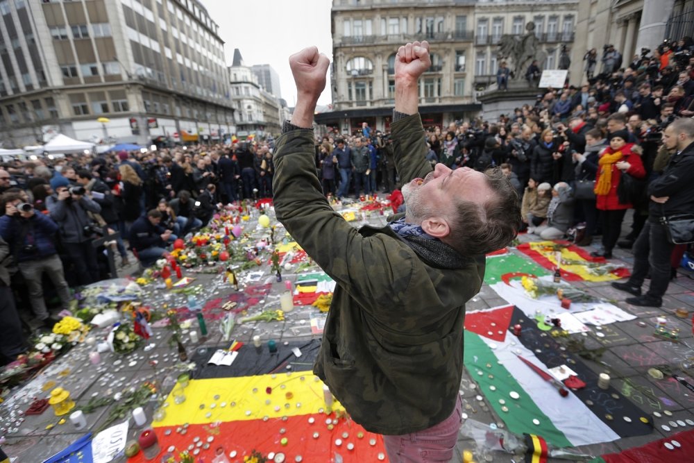 A man reacts at a street memorial following the bomb attacks in Brussels, Belgium, March 23, 2016. REUTERS/Francois Lenoir