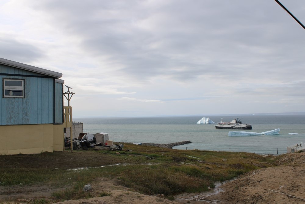 Starlkink terminal on a house in Mitimattalik