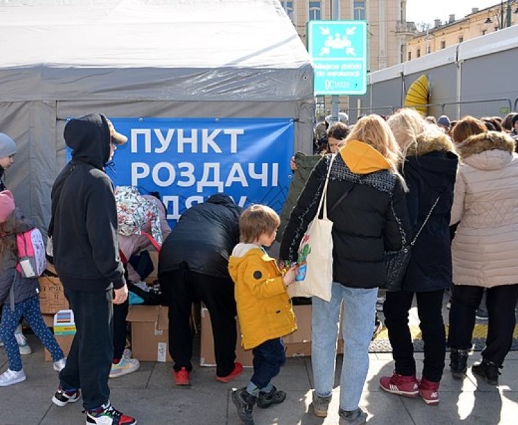 Ukrainian refugees offered meals, clothes, shelter in Krakow