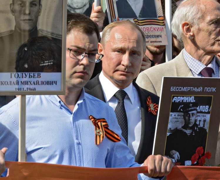 Putin marching for the immortal regiment