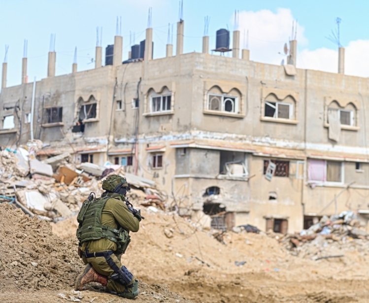 Han Yunis - Feb 7th 2024, Gaza stip. An IDF infantry commando soldier is covering towards ruin building.