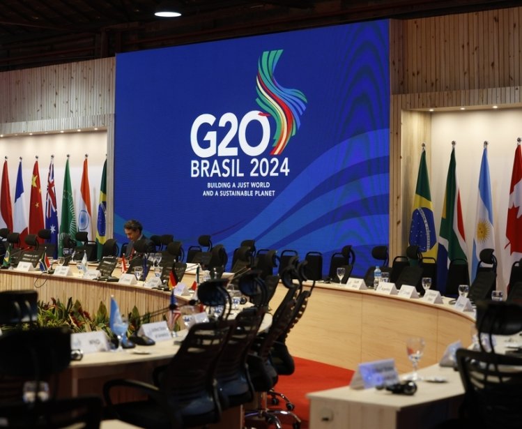 G20 signs in Brazil 2024