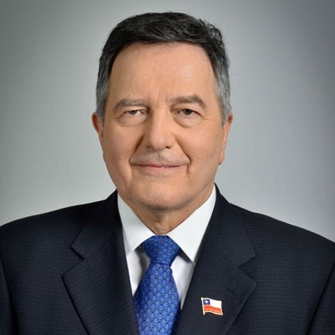 Hon. Roberto Ampuero