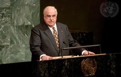 Helmut Kohl addresses the United Nations, June 1997.