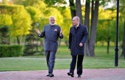 Putin walking with Modi